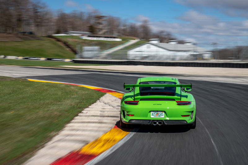 Illustration for article titled How the Extreme Porsche 911 GT3 RS Compares to the Even Faster Porsche 911 GT2 RS